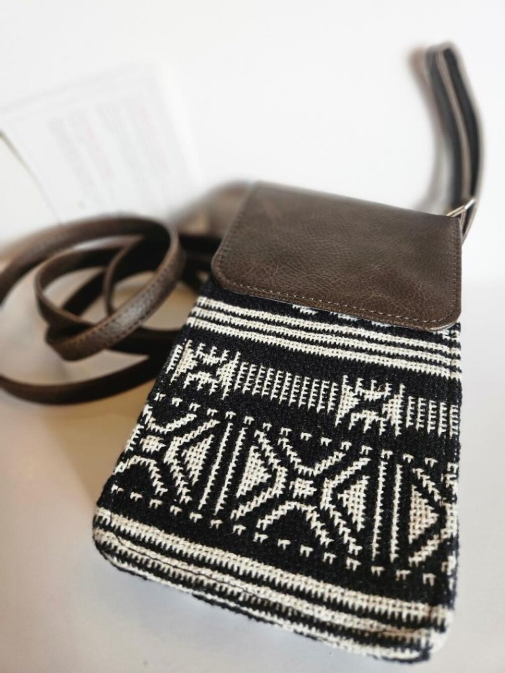 Thirty One "Call me" crossbody purse, geometric Aztec blk/white weave - 7.5x4
